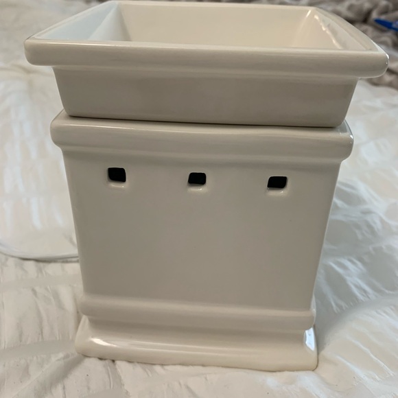 New In Box Scentsy Warmer - Picture 2 of 13